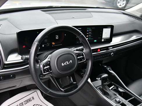 Used 2025 Kia Sorento S image 16