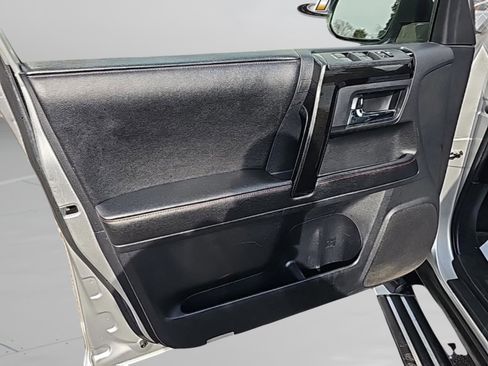 Used 2014 Toyota 4Runner Trail image 17