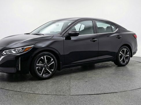 Used 2025 Nissan Sentra SV image 3