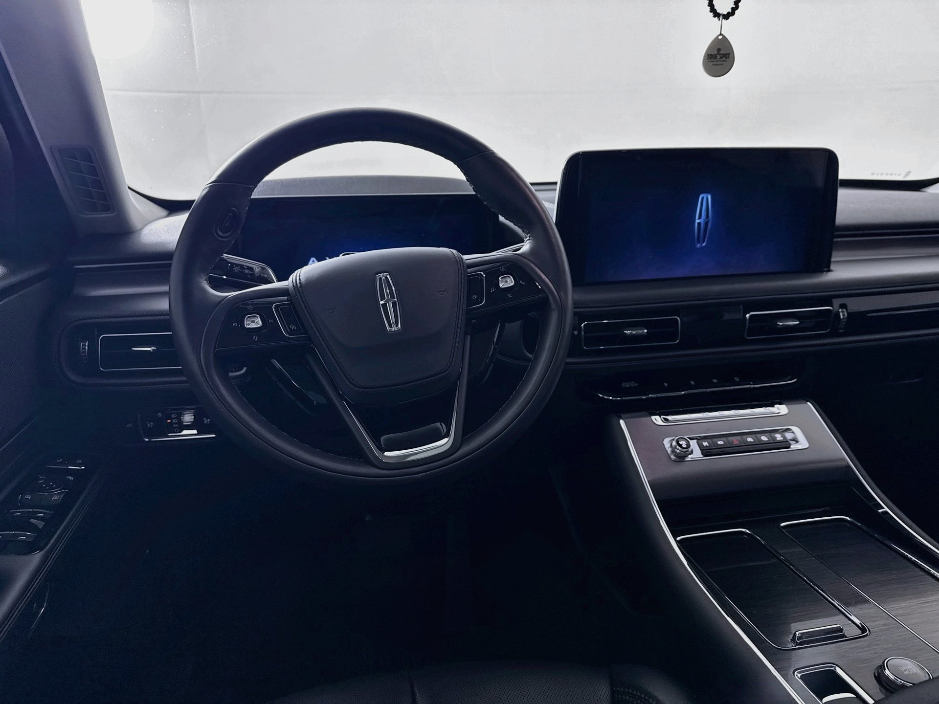 Used 2025 Lincoln Aviator AWD w/ Jet Appearance Package image 24