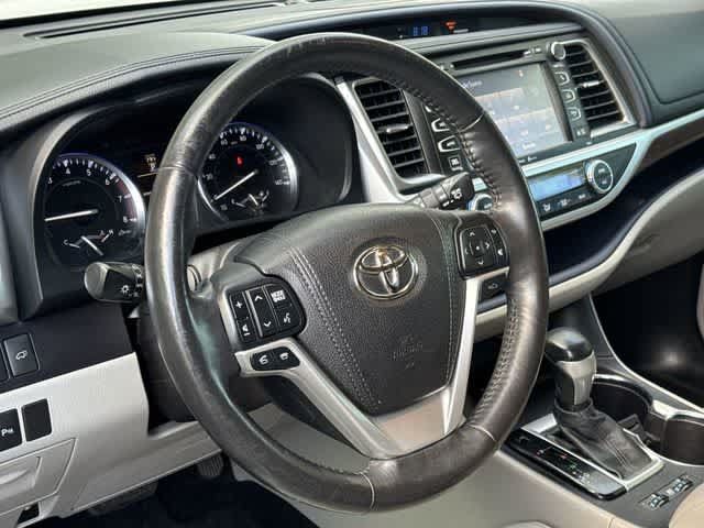 Used 2015 Toyota Highlander Limited Platinum FWD image 21