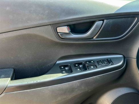 Used 2022 Hyundai Kona SEL image 8