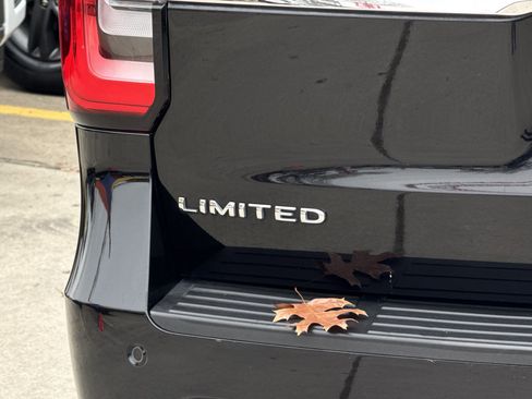 Used 2024 Ford Expedition Max Limited image 8