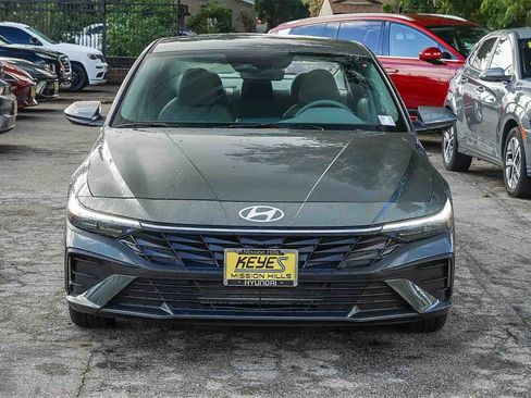 New 2026 Hyundai Elantra SE image 2