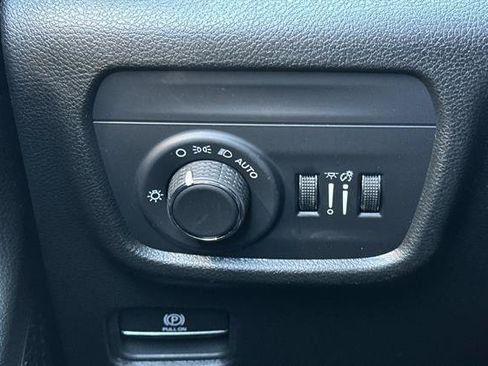 Used 2025 Jeep Grand Cherokee Laredo X w/ Luxury Tech Group I AWD/4WD image 30