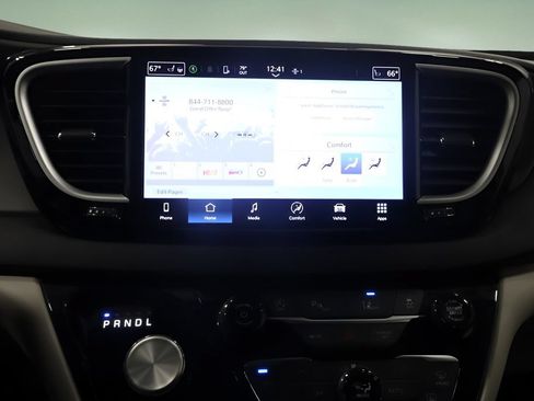 Certified 2024 Chrysler Pacifica Touring-L FWD image 18