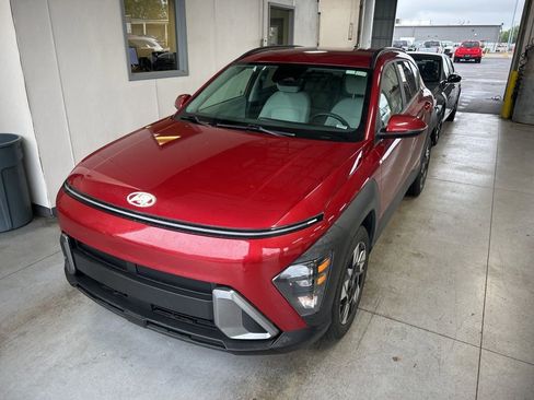 Used 2025 Hyundai Kona SEL FWD image 1