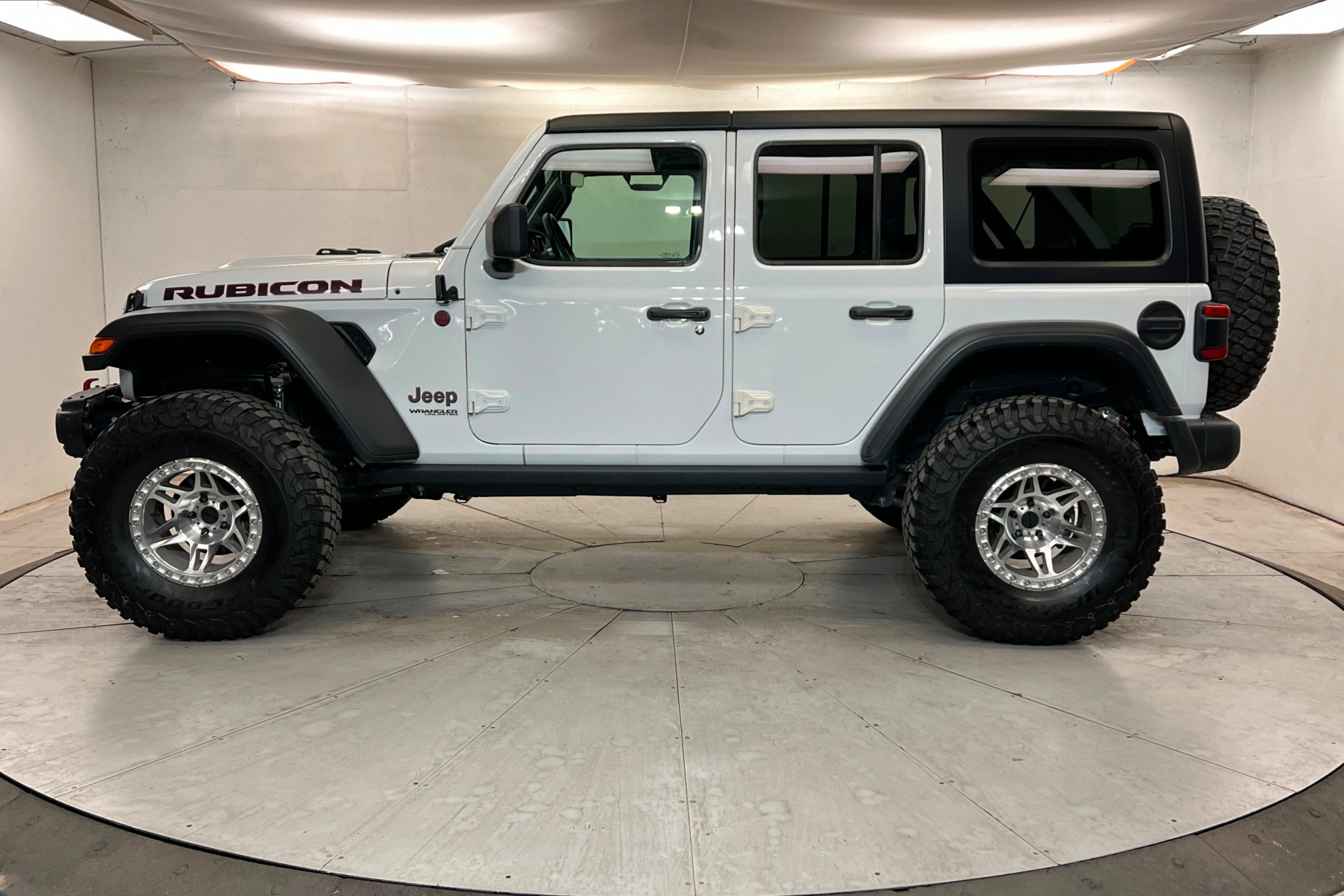 Used 2022 Jeep Wrangler Unlimited Rubicon w/ Steel Bumper Group AWD/4WD image 2