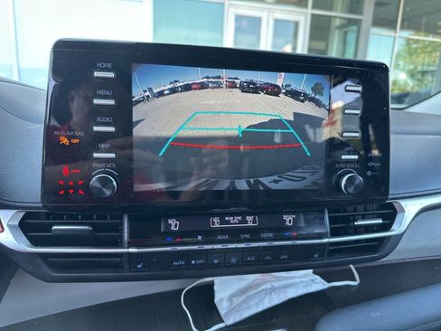 Used 2021 Toyota Sienna XLE FWD image 5