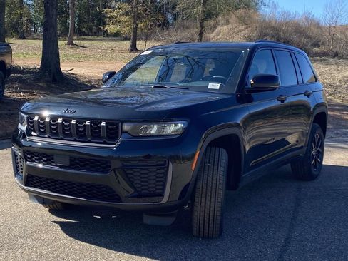 New 2026 Jeep Grand Cherokee Limited w/ Limited Altitude Package RWD image 29
