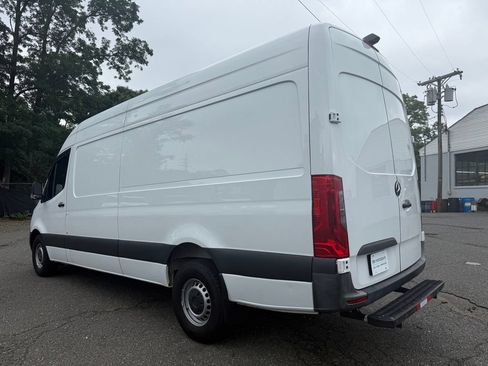 Used 2021 Mercedes-Benz Sprinter 2500 image 4