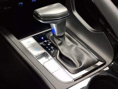 Used 2021 Hyundai Elantra Limited image 16