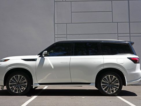 Used 2025 INFINITI QX80 Sensory w/ Premium Cargo Package AWD/4WD image 9