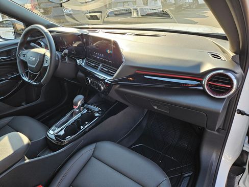 Used 2026 Chevrolet Trax RS w/ Sunroof Package FWD image 32