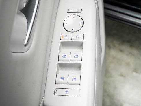 Used 2024 Hyundai Kona Limited AWD/4WD image 37