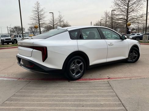 Used 2025 Kia K4 LXS image 6