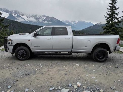 Used 2026 RAM 3500 Laramie AWD/4WD image 3