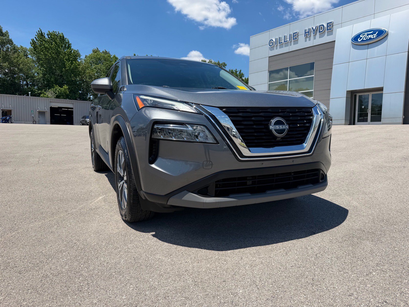 Used 2023 Nissan Rogue SV AWD/4WD image 3