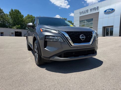 Used 2023 Nissan Rogue SV AWD/4WD image 3