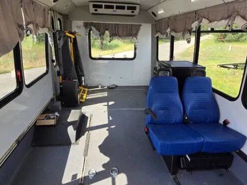 Used 2011 Ford E-450 and Econoline 450 Super Duty w/ Shuttle Bus Prep Pkg image 14