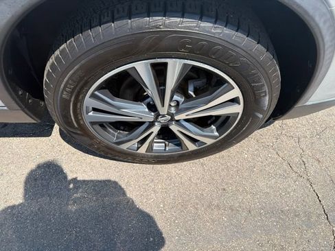 Used 2017 Nissan Rogue SL w/ SL Premium Package AWD/4WD image 10