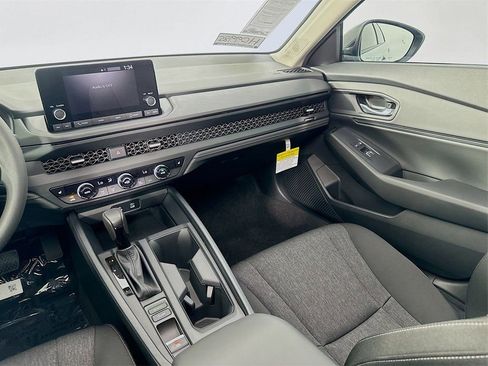 Used 2025 Honda Accord SE image 36