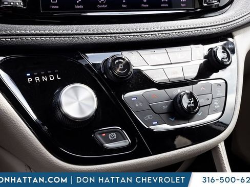 Used 2023 Chrysler Pacifica Limited FWD image 9