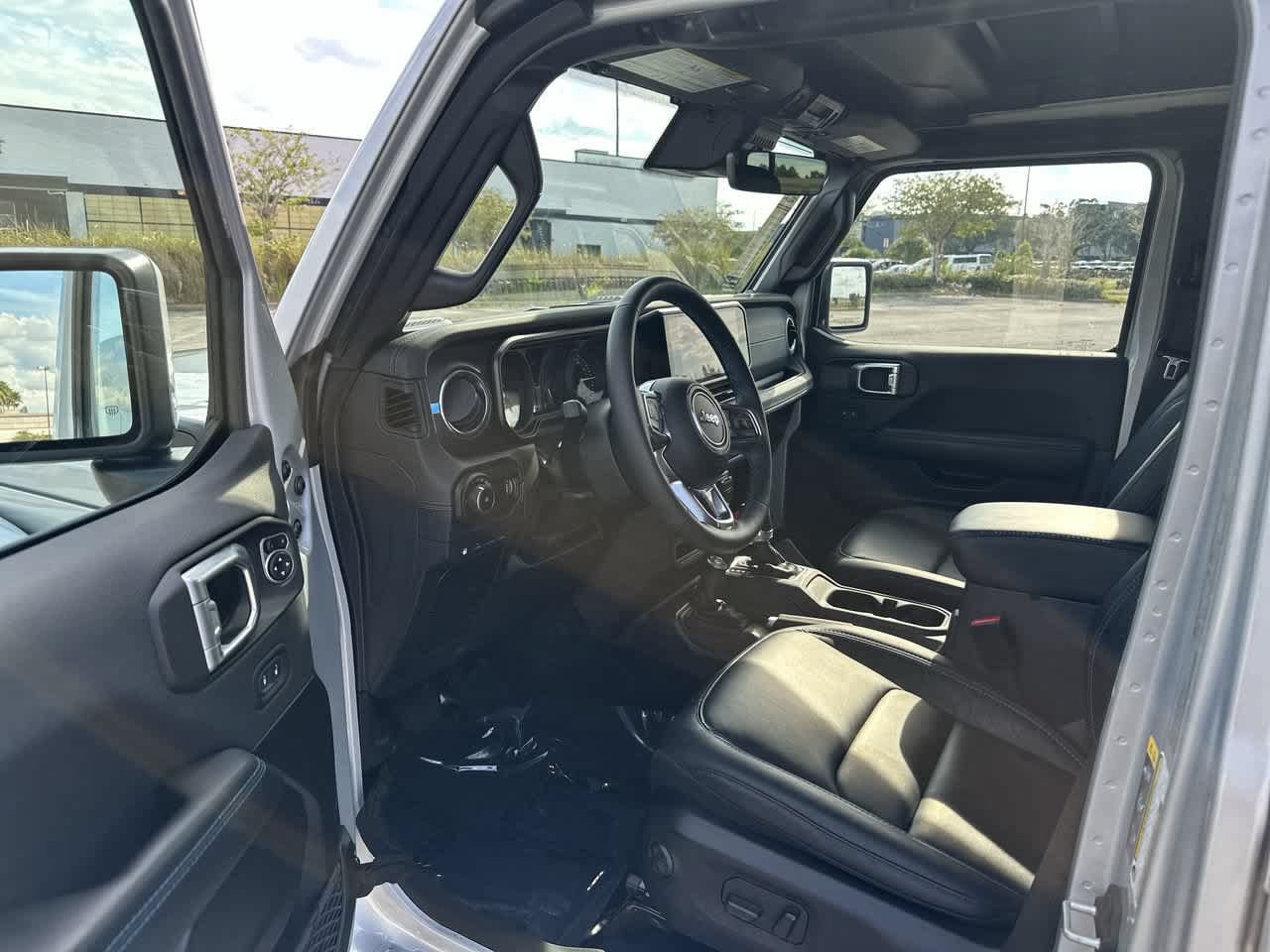 Used 2024 Jeep Wrangler High Altitude AWD/4WD image 10