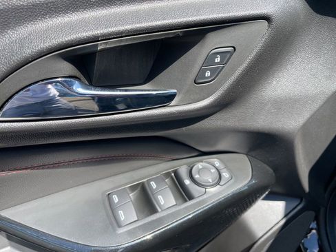 Used 2025 Chevrolet Trax RS FWD image 9