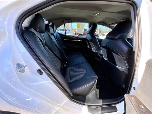 Used 2021 Toyota Camry SE image 16