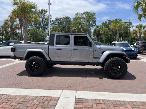 Used 2021 Jeep Gladiator Sport AWD/4WD image 11