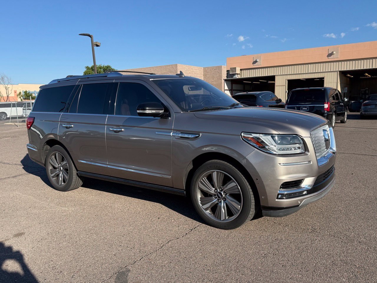 Used 2018 Lincoln Navigator Reserve w/ Technology Package AWD/4WD image 3