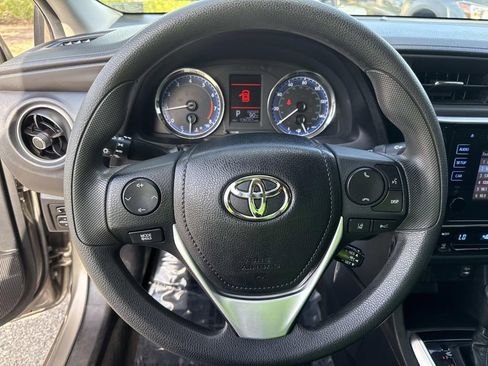 Used 2019 Toyota Corolla LE FWD image 43