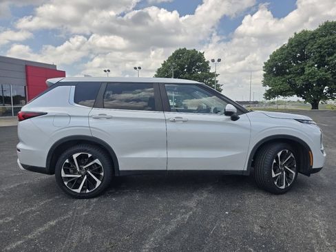 Used 2022 Mitsubishi Outlander SE AWD/4WD image 16