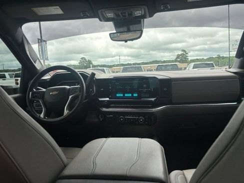 Used 2024 Chevrolet Silverado 2500 LTZ w/ LTZ Convenience Package AWD/4WD image 13