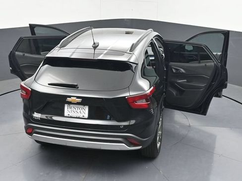 Used 2025 Chevrolet Trax LT w/ LT Convenience Package FWD image 46