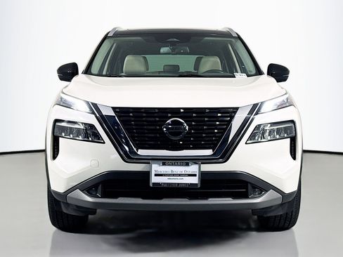 Used 2021 Nissan Rogue SL image 2