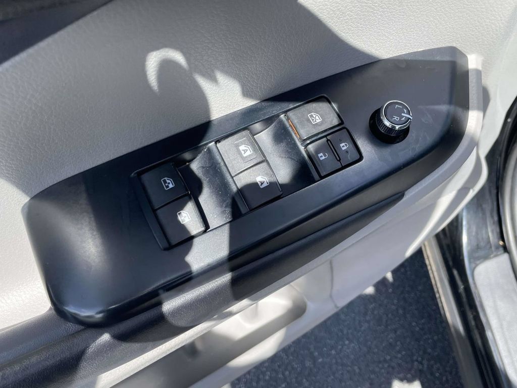 Used 2017 Toyota Highlander XLE AWD/4WD image 28