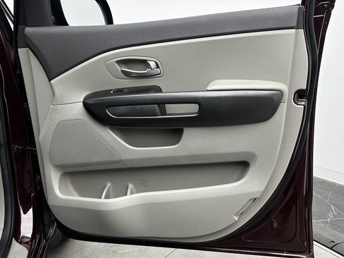 Used 2018 Kia Sedona LX image 32