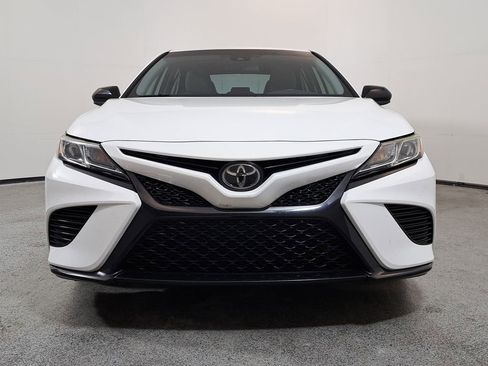 Used 2019 Toyota Camry SE image 2