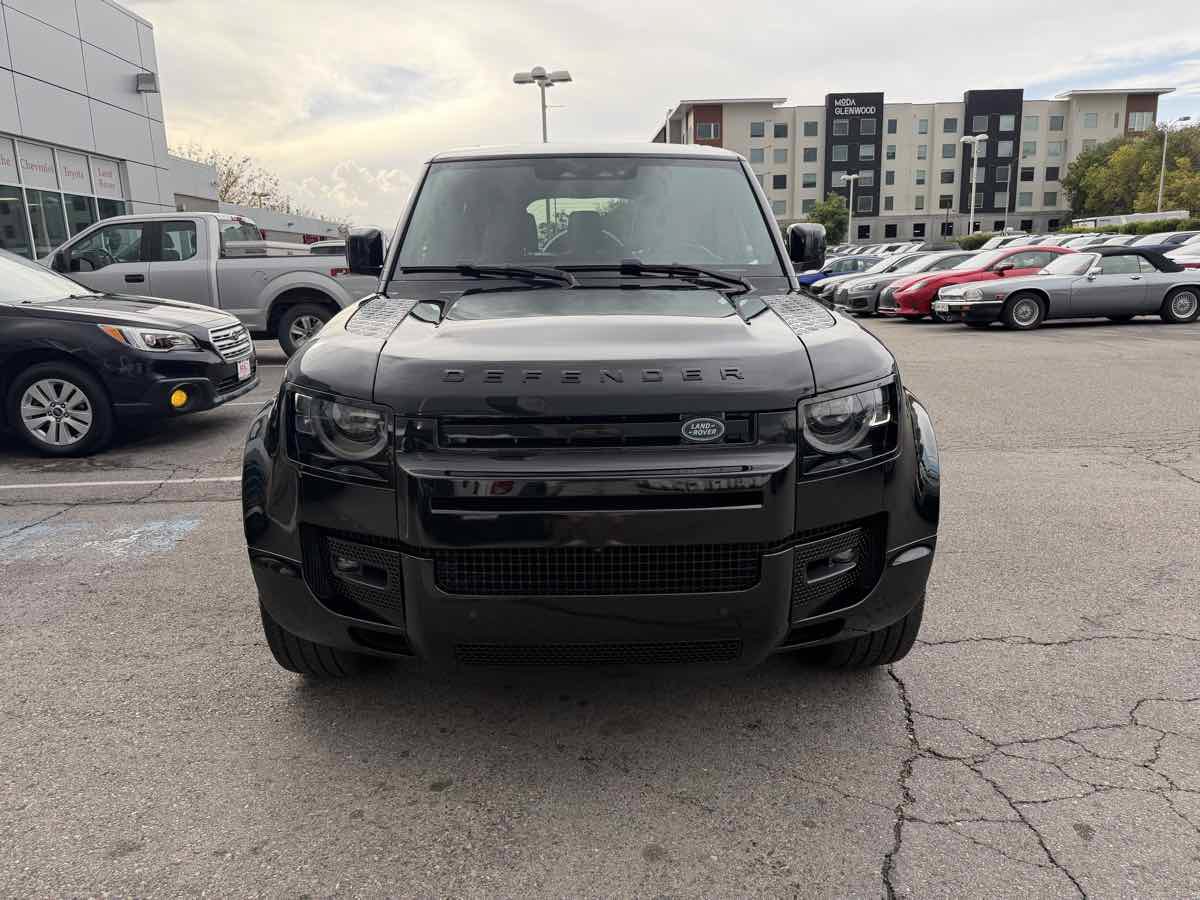 Used 2024 Land Rover Defender 130 X-Dynamic SE AWD/4WD image 8