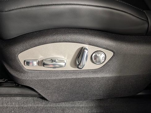 New 2026 Porsche Macan AWD/4WD image 28