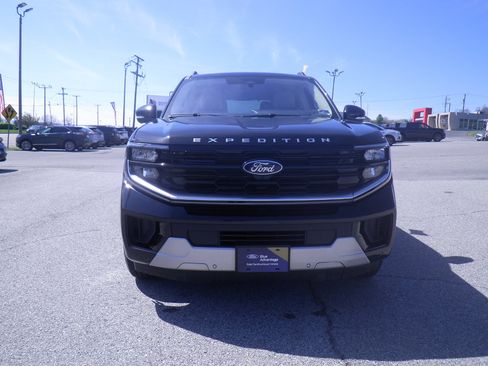 Certified 2025 Ford Expedition Platinum image 2