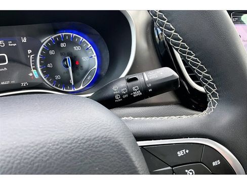 Used 2024 Chrysler Pacifica Touring-L FWD image 21