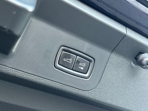 Used 2023 Porsche Panamera 4 Platinum Edition AWD/4WD image 20