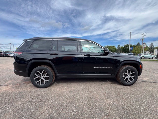 Used 2023 Jeep Grand Cherokee L Limited AWD/4WD image 8