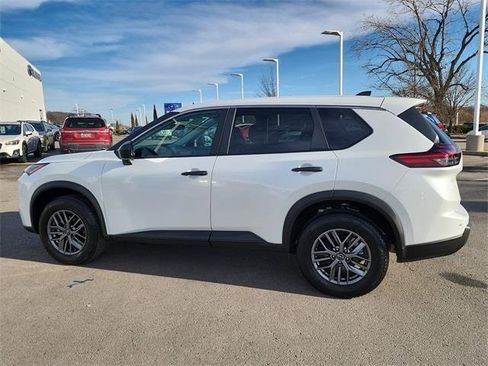 Used 2025 Nissan Rogue S image 6