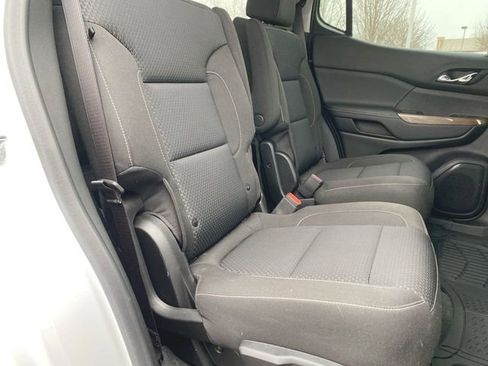 Used 2023 GMC Acadia SLE image 25