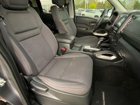 Used 2023 Nissan Frontier SV image 18