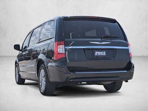 Used 2013 Chrysler Town & Country Touring-L w/ Driver Convenience Group image 8
